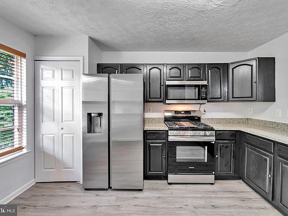 4th image of 2406 Lemontree Ln