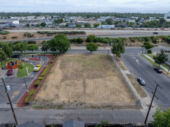 1004 W 13th St #1, Merced, CA 95341
