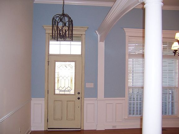 4th image of 321 Maddux Dr