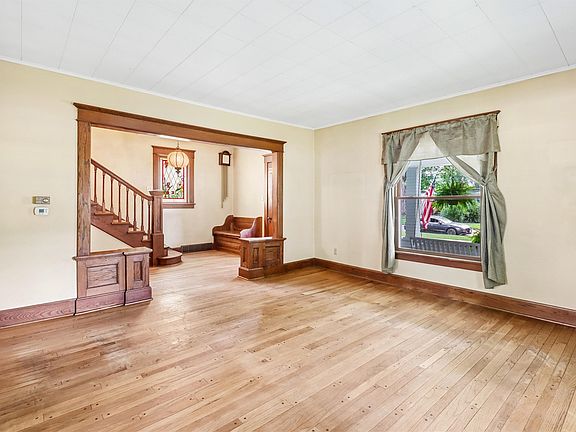 5th image of 210 W Jackson Ave