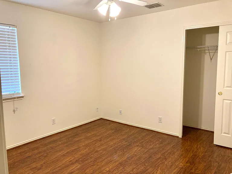 2444 Medina Dr — Photo 7