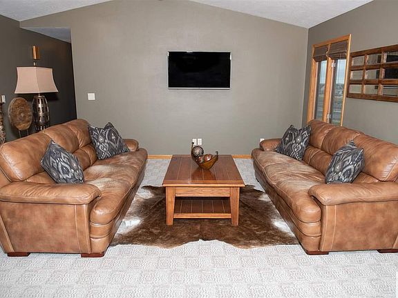 5th image of 722 10th St SE