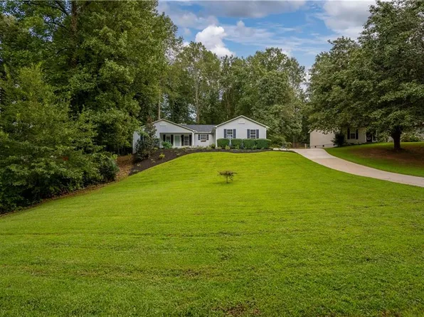 4340 Oak Creek Dr, Gainesville, GA 30506