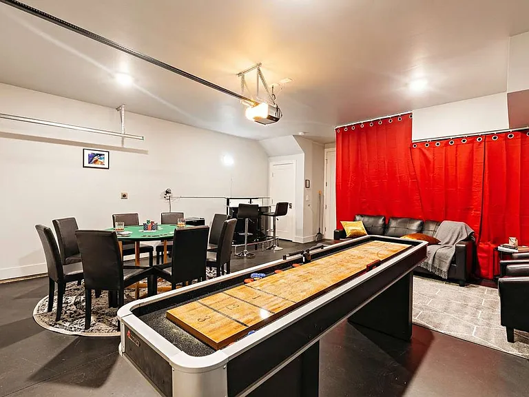 Building's Lounge