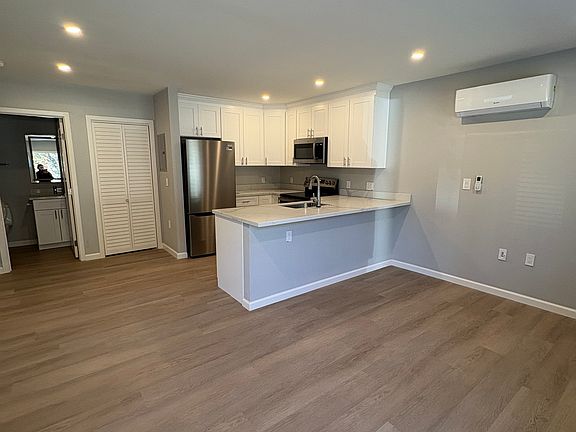 2nd image of 1103 Laurel St #D
