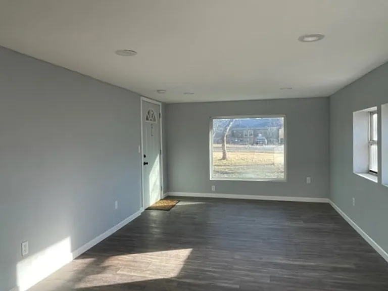 2675 E Commercial St — Photo 2
