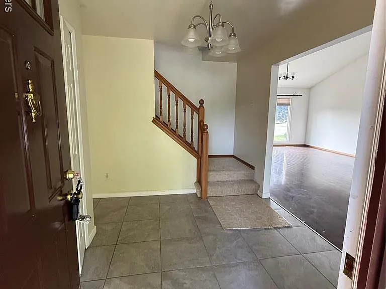 5164 Crowfoot Dr — Photo 5