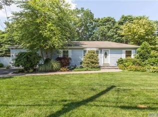 12 Albermarle Ave, Holtsville, NY 11742