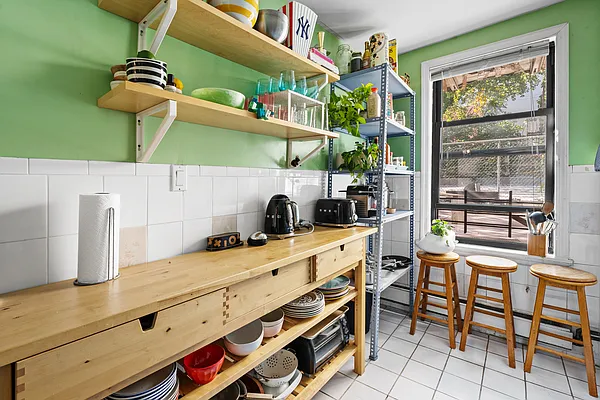 Rented by Voro, LLC | media 9