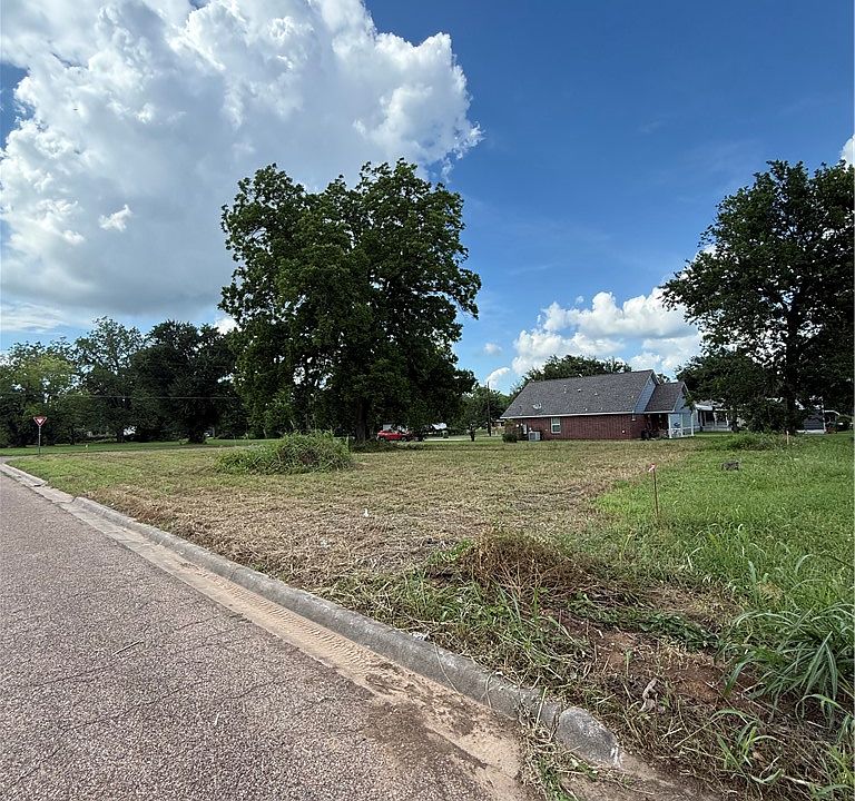 1st image of 809 W 5th St