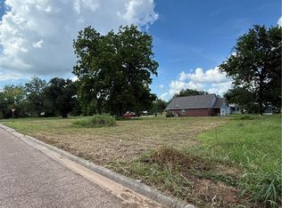 809 W 5th St, Hearne, TX 77859