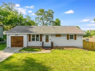 208 Jackson St, Liberty, MO 64068