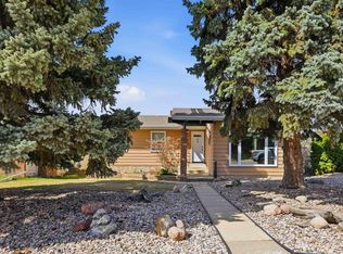 692 Lee Ridge Rd NW, Edmonton, AB T6K 0P2