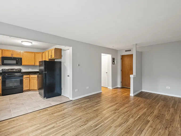 1333 N York St — Photo 31
