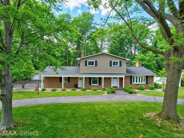 5401 S Sycamore Dr, Burton, MI 48509