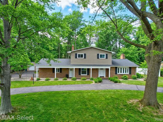 5401 S Sycamore Dr, Burton, MI 48509