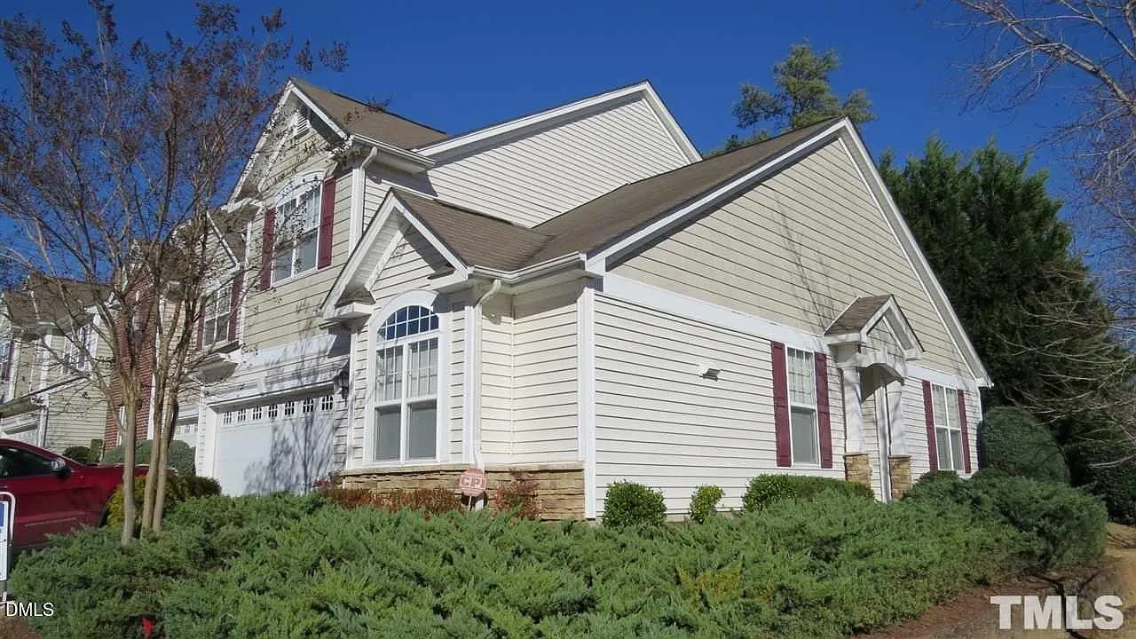 3 bed, 2.5 bath, 1819 sqft, $2,150 — Photo 1