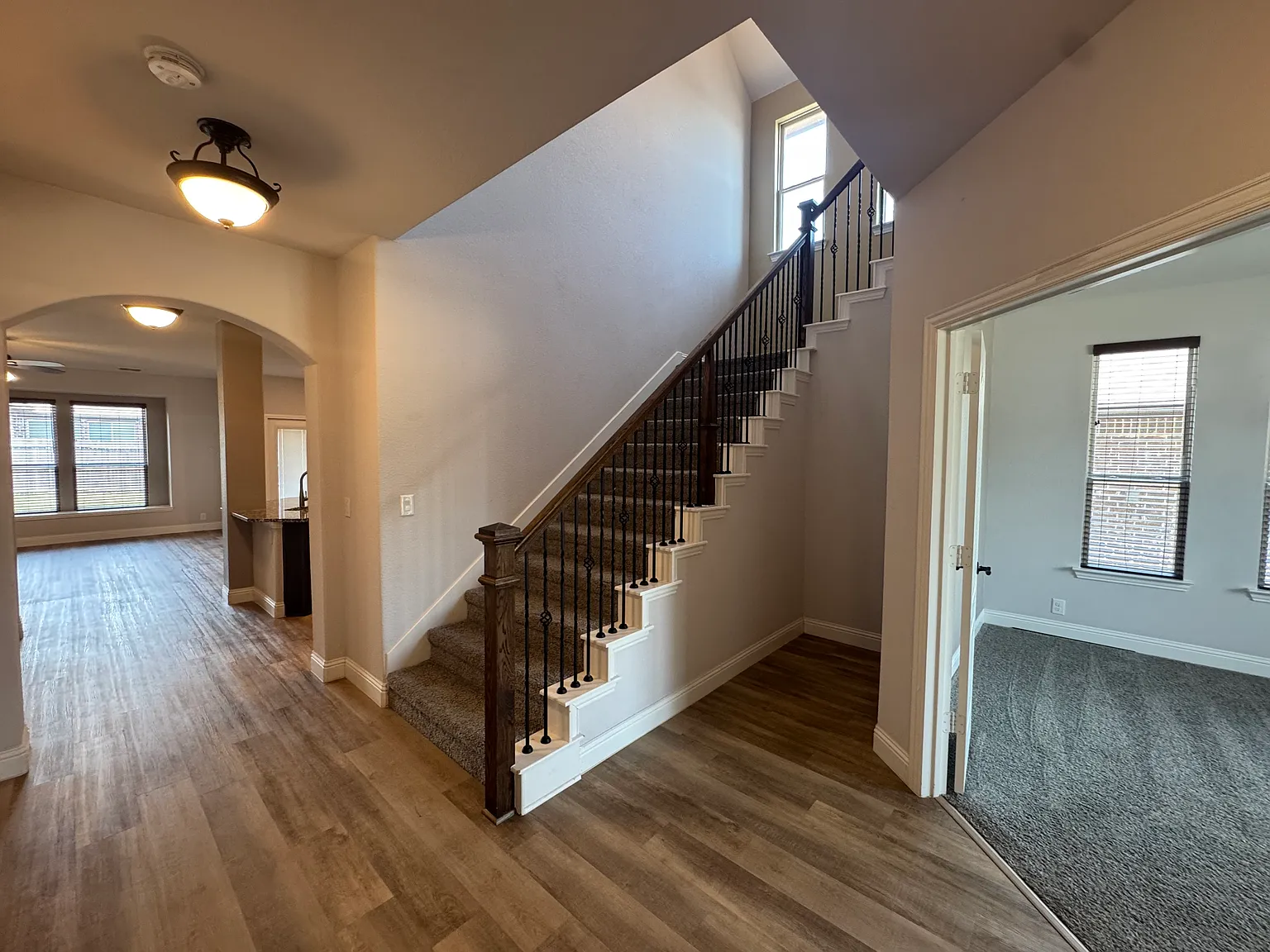 4 bed, 2856 sqft, $2,850 — Photo 2
