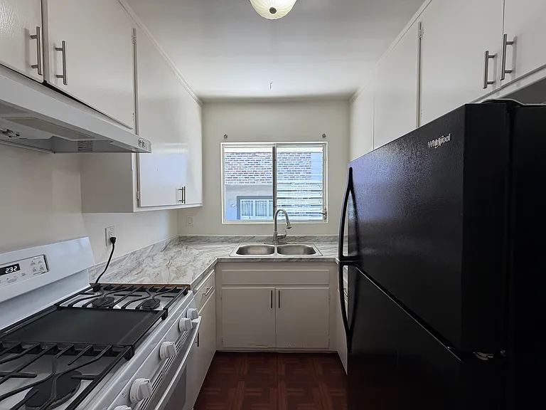 5011 Maplewood Ave #8 — Photo 8