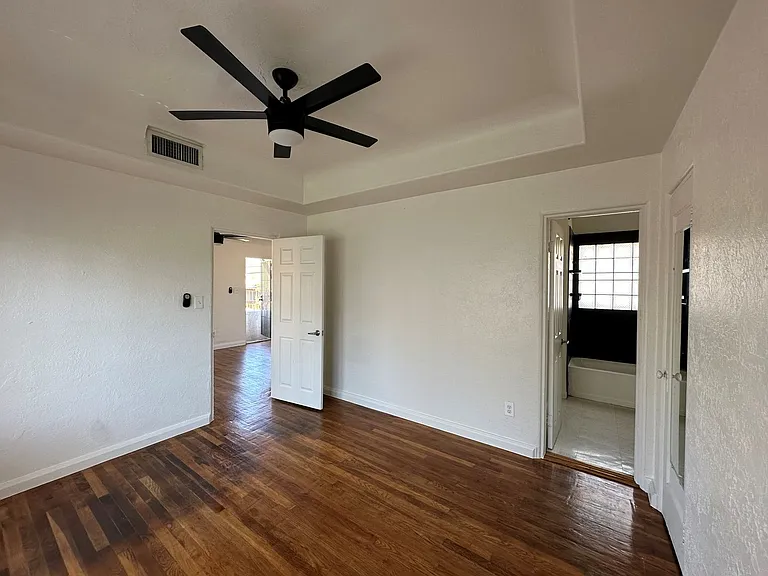 342 W Culver St — Photo 23