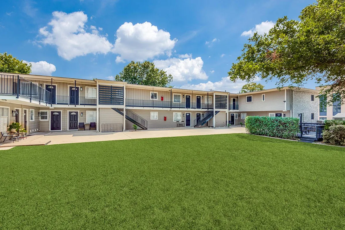 Building Photo - 5612 Grover Ave #103