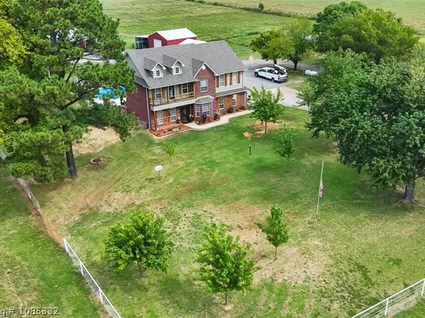 15562 State Highway 83, Howe, OK 74940