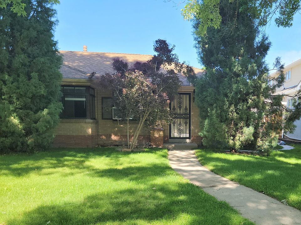 Private entrance, large front lawn on a beautiful tree lined street in Cherry Creek.