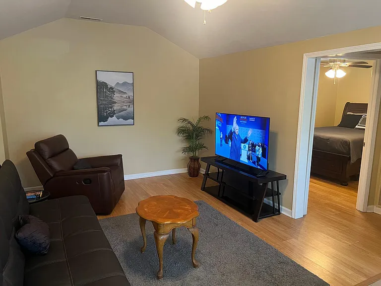 102 N Main St — Photo 18