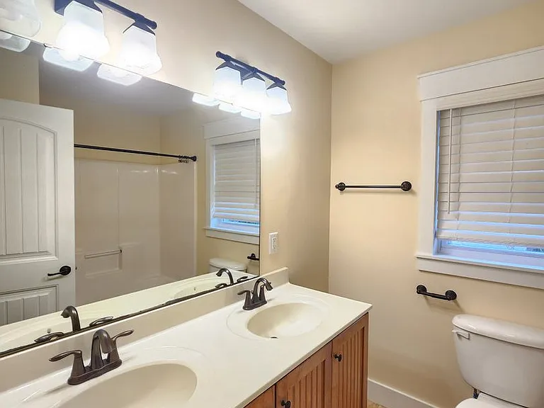 129 Aurora Dr #5 — Photo 11