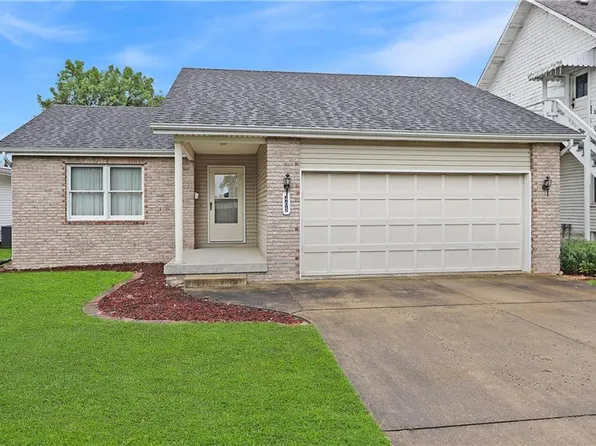 405 Broadway Ave, Mattoon, IL 61938