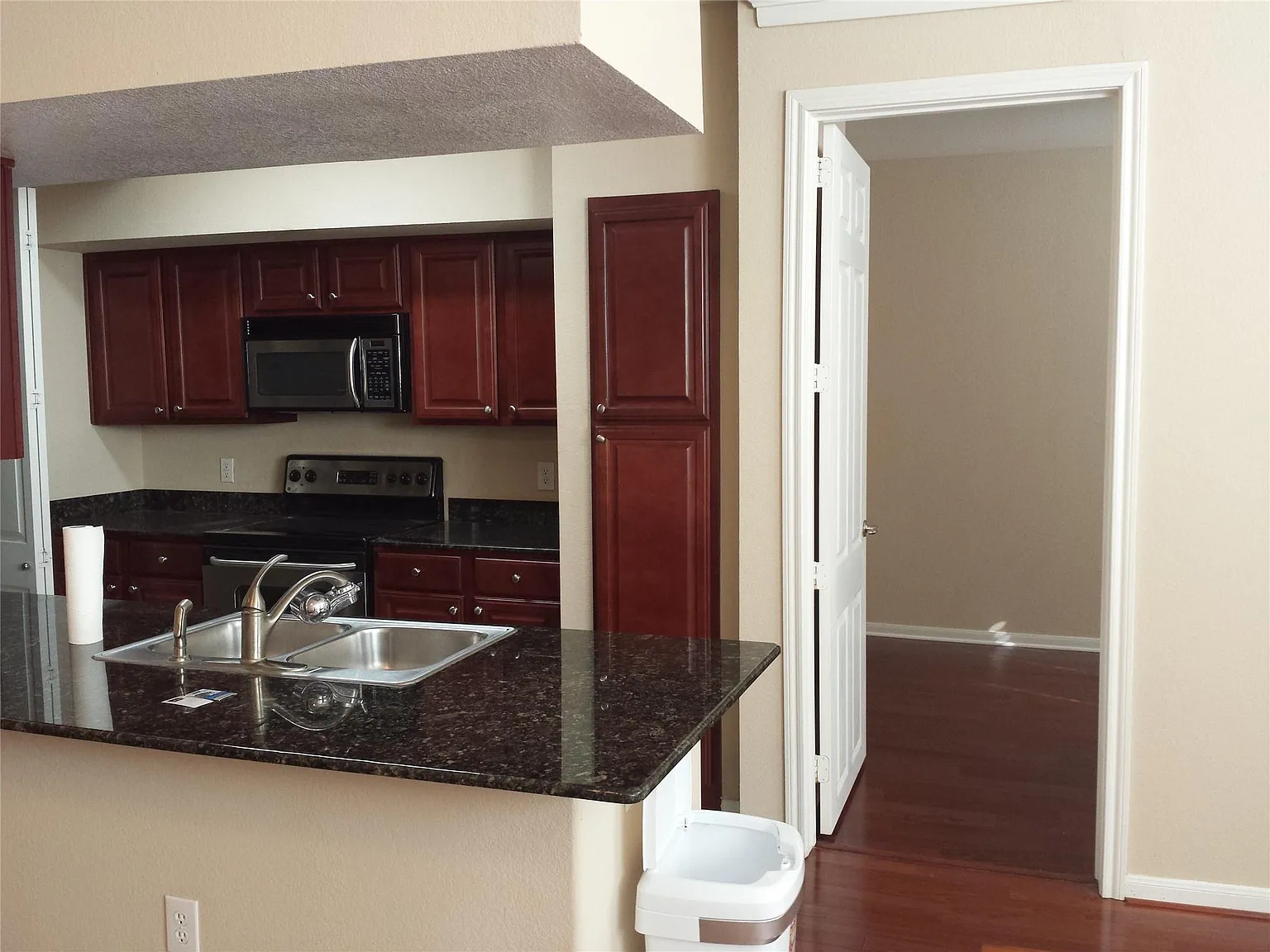 2 bed, 2.0 bath, 1310 sqft, $1,750 — Photo 3