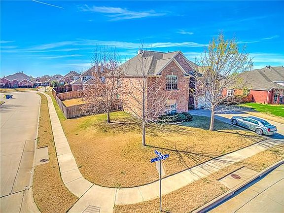 3rd image of 3401 Forsythia Dr