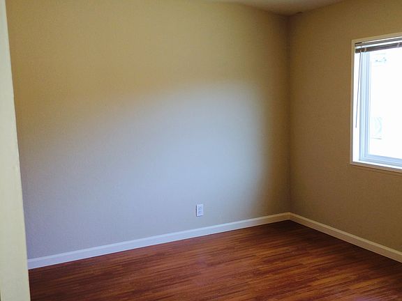 4th image of 130 Jackson Ave #2