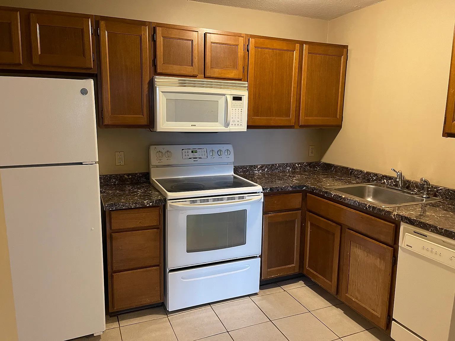 2 bed, 986 sqft, $1,995 — Photo 3