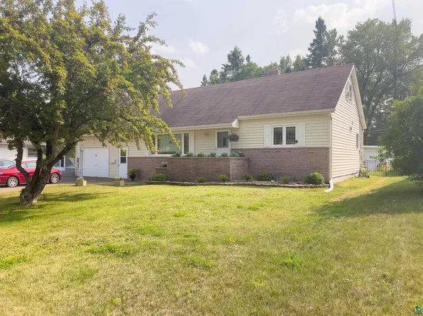 84 Hays Cr, Silver Bay, MN 55614