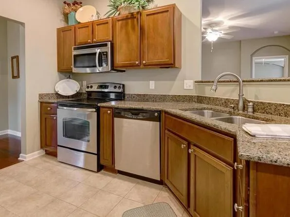 1424 Lakes Circle Dr, Columbus, OH 43240
