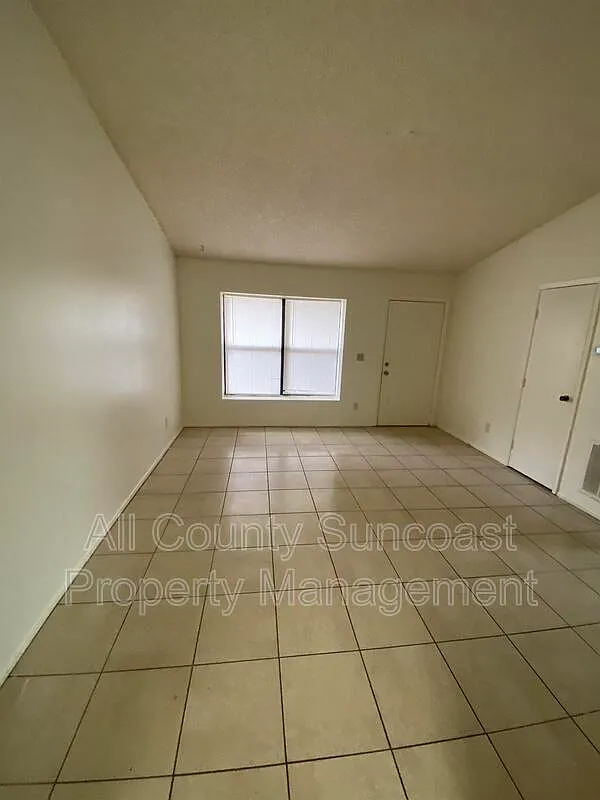2 bed, 1.5 bath, $1,295 — Photo 4