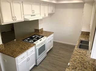 1120 Sycamore Ave APT 4, Tustin, CA 92780