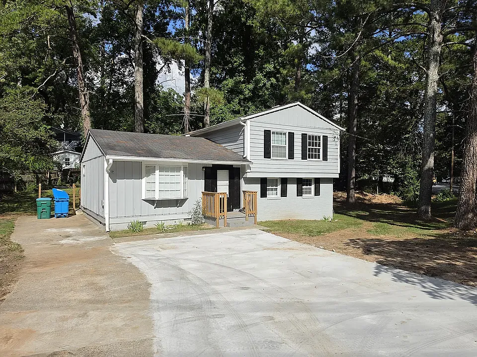 3346 Oakcliff Rd