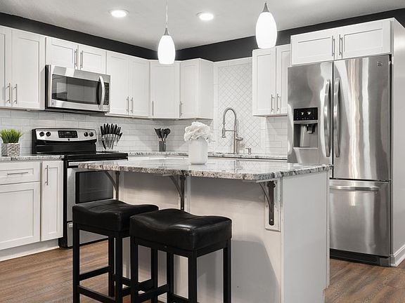 5th image of 17 Bourbon St APT 82