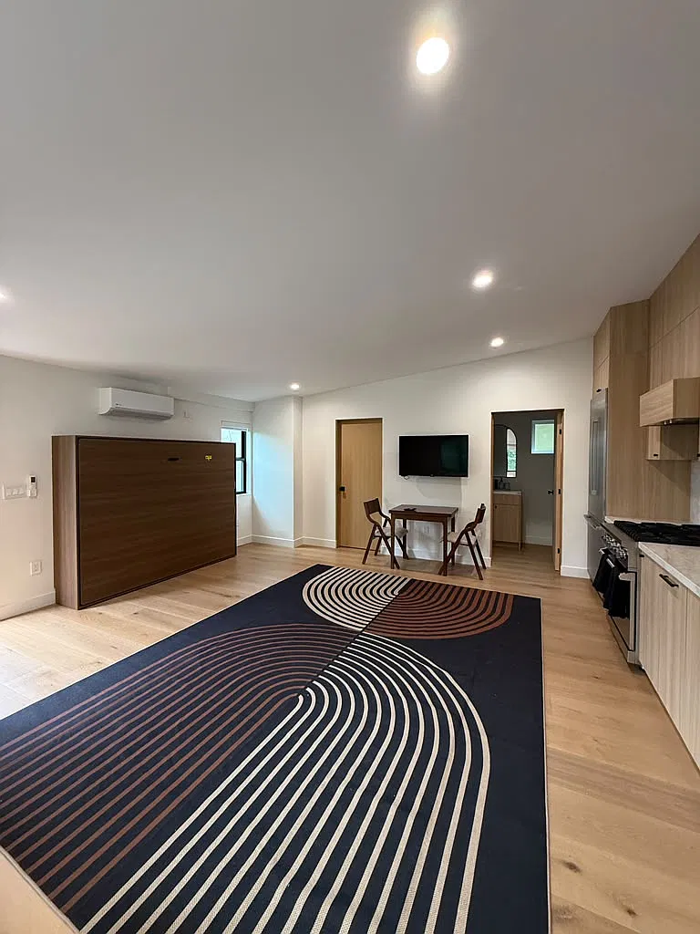Studio, 400 sqft, $3,200 — Photo 1