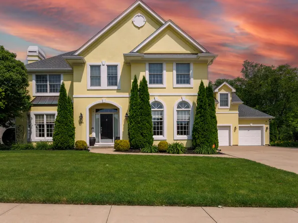 2201 Foxtail Rd, Bloomington, IL 61704