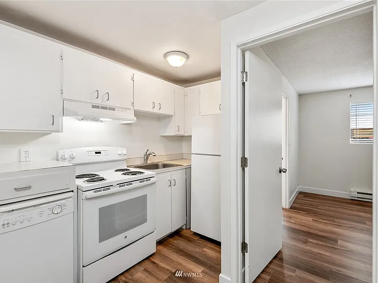 Stroud Apartments — Photo 16