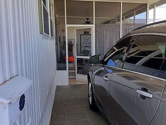 Front of lanai.