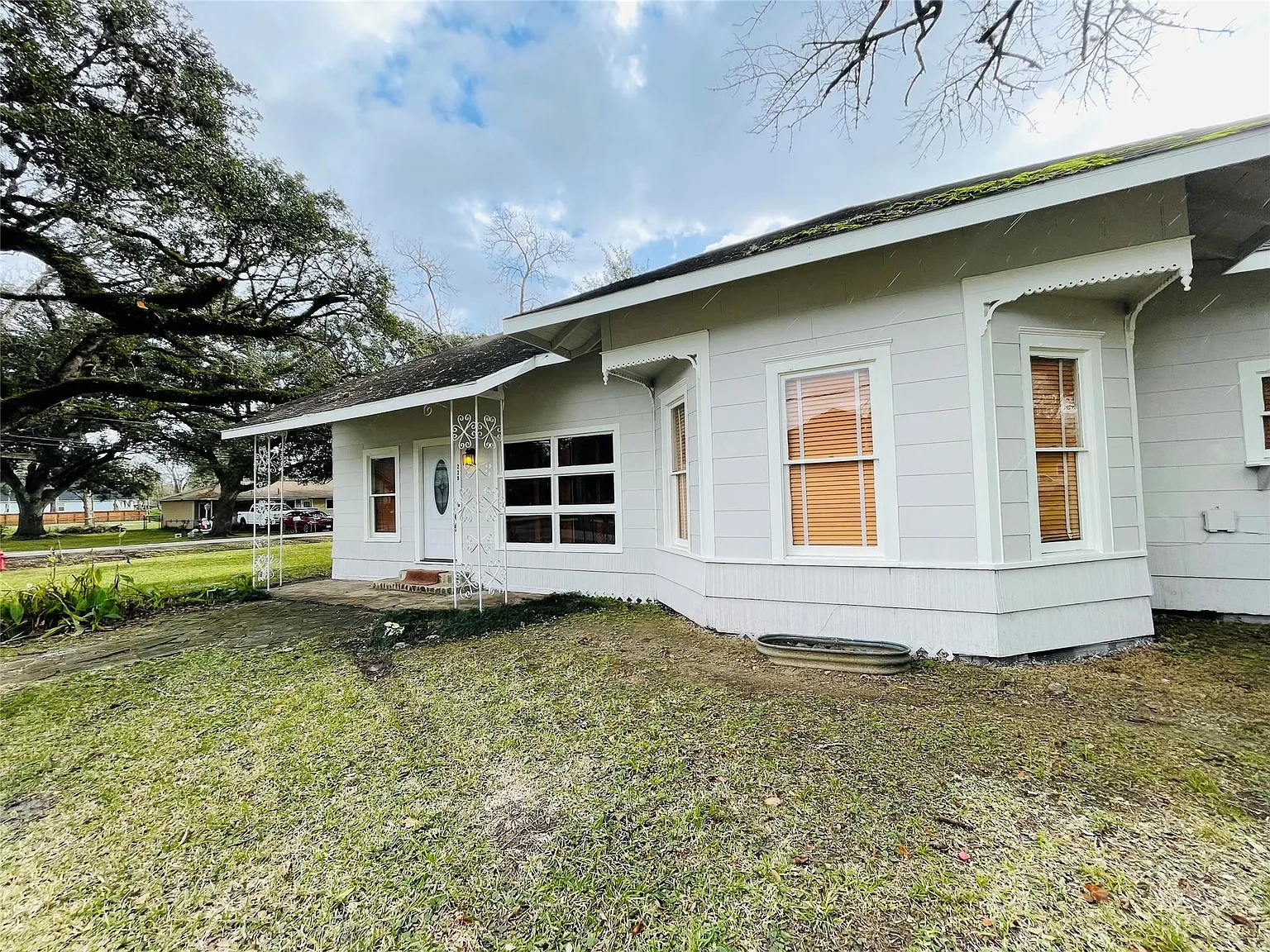 3 bed, 2.0 bath, 1460 sqft, $1,850 — Photo 1