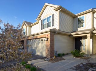 1561 Pauline Cir, Mundelein, IL 60060
