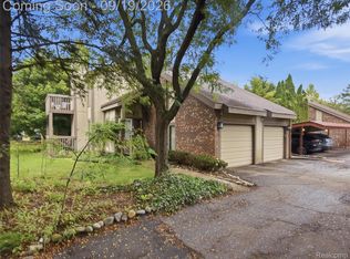 7351 Brynmawr Dr, West Bloomfield, MI 48322