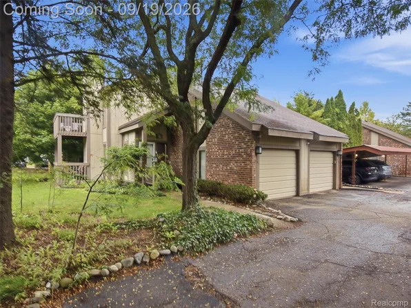 7351 Brynmawr Dr, West Bloomfield, MI 48322
