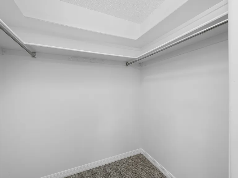 7077 Versailles — Photo 19