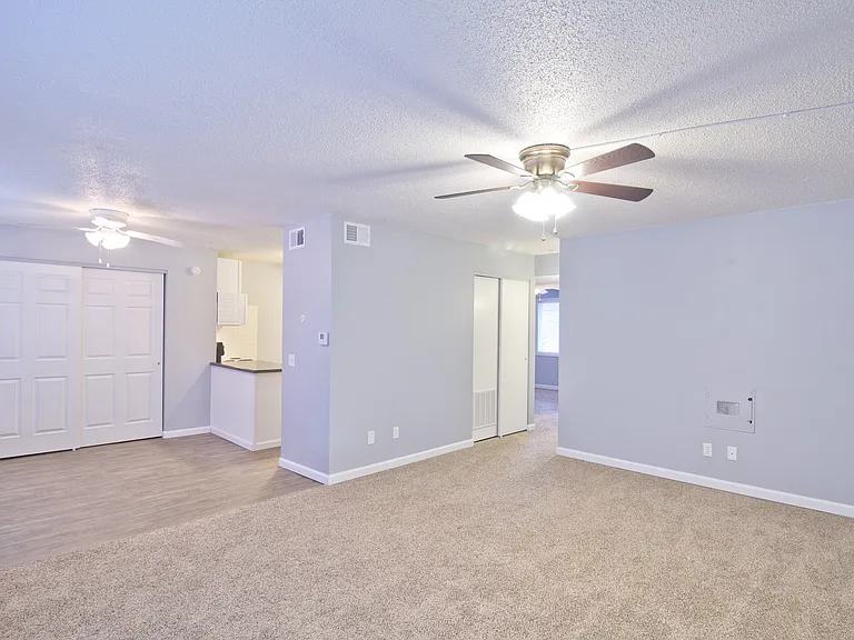 1124 University Dr — Photo 6